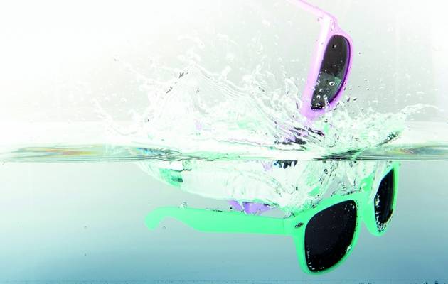 schwimmende Logo-Sonnenbrillen in Trendfarben mit Logo-Druck